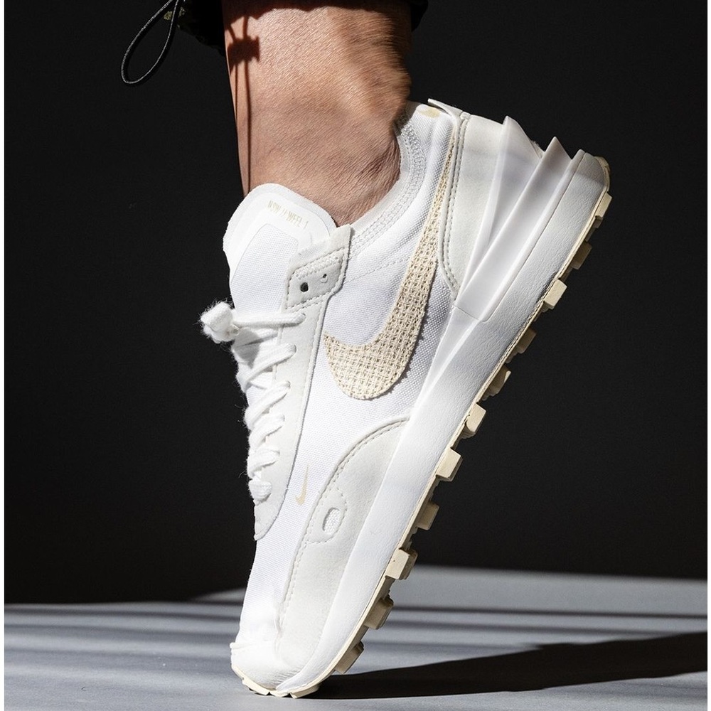 New Nike Waffle One ESS Summit White Women’s Sz 10